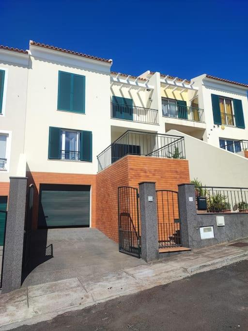 Villa&Damata Machico  Exterior photo